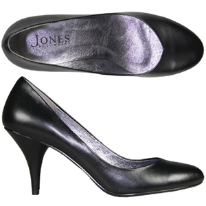 A classic Court shoe from Jones Bootmaker. With Almond shaped toe, slim heel and padded in sock.