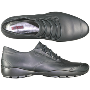 A simple trainer from Ecco. With plain Leather uppers and 4 eyelet lacing, leather lining and a padd