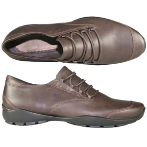 A simple trainer from Ecco. With plain Leather uppers and 4 eyelet lacing, leather lining and a padd