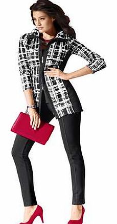 Comfortable and elegant jersey jacket in a check design full of contrast, in a slightly longer style. Featuring a turn-down collar with slight gather, three-quarter length sleeves and full length 2 way zip fastening. The black side inserts have a stu