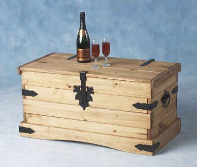 Mexican look single storage chest from our Corona range. Useful anywhere. Finished in distressed