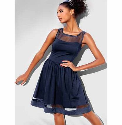 This elegant prom-style dress by Class International Fx is an eye-catcher thanks to the delicate chiffon. A special power mesh insert below the waist helps visually to create a slimmer stomach and thigh. Combined with elegant shoes, this dress is per