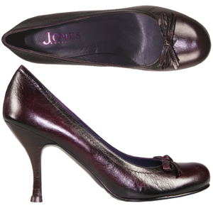 A modern Court shoe from Jones Bootmaker. Features decorative bow to the toe, thin high heel and is 