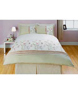 Includes double duvet cover and 2 housewife pillowcases.Face and reverse 50 cotton/50 polyester.Mach