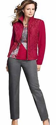 This jacket consists of a lightly padded quilted waistcoat with sewn on sleeves and patch pockets, in shape retaining jersey fabric. The stand-up collar has an inner jersey lining. Features shoulder pads and gore seams at the front and back. Creation
