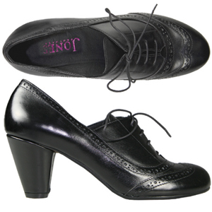 A fashionable court shoe from Jones Bootmaker. Features wing-tip brogue detailing with lace up and a