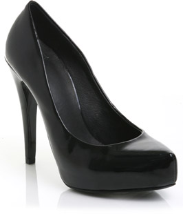 Patent court shoe with covered platform. The classic Cyla shoes have a pointed toe and high covered 