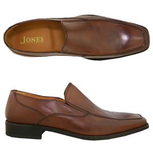 A classic loafer from Jones Bootmaker. Features a simple, stylish front with a squared off toe and t