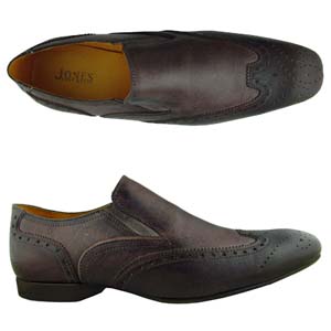 A modern step in shoe from Jones Bootmaker. With up to date wing tip brogue detail, two elastic guss