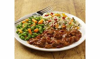 Tender chunks of beef in an aromatic tomato and chilli sauce with peppers and kidney beans. Served with vegetable rice, green beans, carrots and peas.