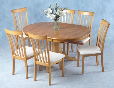 42 ROUND TABLE EXTENDS TO 60 WITH 6 UPHOLSTERED SLAT BACK CHAIRS THIS IS A TIMELESS CLASSICALLY