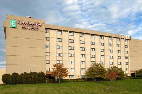 Unbranded Embassy Suites Chicago - Schaumburg - Woodfield