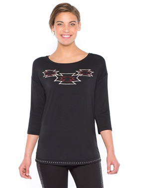 This stunning tunic T-shirt with ethnic-inspired embroidery features a feminine cut and an up-to-the-minute look! It has a round scoop neckline with ribbed edging. Three-quarter length sleeves. Rounded hem with pretty aged silver-coloured metal studs