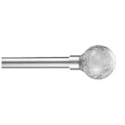 This extendable metal curtain pole comes in a contemporary silver effect design with a crackle