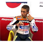 Minichamps has announced a 1/12 Figure Sitting Rossi 2002 .