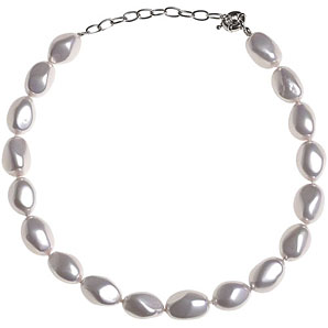 Add elegance with this faux pearl necklace. With adjustable chain
