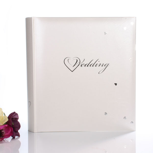 A superb traditional wedding album that will give your wedding photos that extra special finish