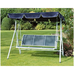 This fantastic 3 seater textilene hammock is a superb addition to any garden this summer for people 
