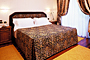 Large hotel in the centre of Milan located along the main shopping street Corso Buenos Aires. Comfor