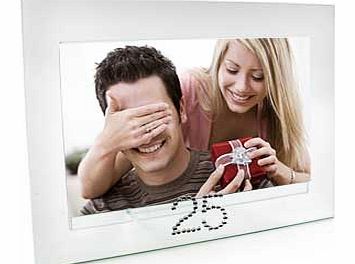 This Glass Jewelled 25 Wedding Anniversary 6 x 4 Photo Frameis the perfect simplistic designed but a hugely effectivephoto frame perfect for a special couple to display a photo from theirsilver wedding anniversary.The photo frame itself is made fr