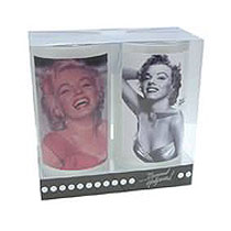 Set of 2 frosted glasses featuring Marilyn Monroe images. Packaged in an acetate box. Box size: 130 