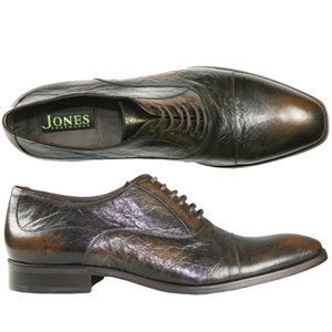 A fashionable Oxford shoe from Jones Bootmaker. Features distinctive crushed leather uppers with mot