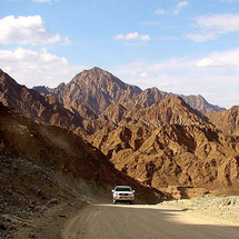 Experience the spectacular desert and mountain scenery that lies beyond Dubai on this exciting 4x4 a