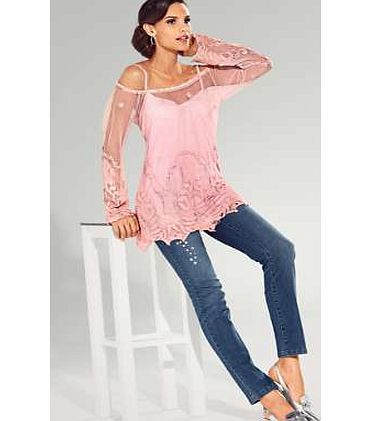 Striking 2-in-1 tunic with beautiful embroidery and matching camisole. Rich in detail it drapes beautifully for that special occasion. Heine Chiffon Tunic Features: 60% Polyamide, 40% Polyester Camisole: 100% Viscose Length approx. 66 cm (26 ins)