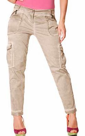 Versatile cargo trousers with large patch pockets on the leg and 2 zip pockets on the hips. With a zip and button fastener and belt loops. Heine Trouser Features: Washable 75% Cotton, 21% Polyamide, 4% Elastane Inside leg approx. 77 cm (30 ins)