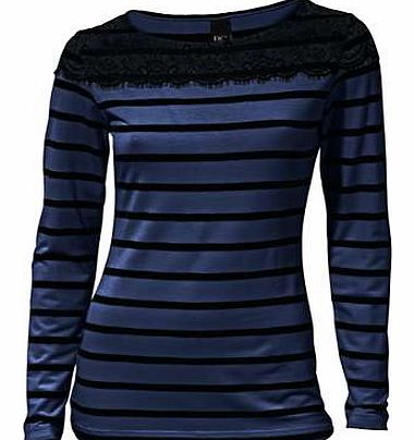 In a mono stripe with pretty lace at the neckline, our longline top is a relaxed style, perfect for throwing on with jeans for a laidback look. Slightly longer at the back.Heine Top Features: Washable 95% Viscose, 5% Elastane Lace: 100% Polyester Len