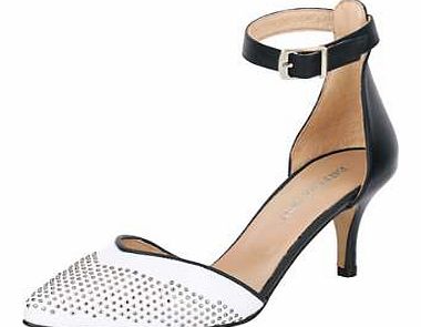 With stylish, stud detail on the front and ankle strap fastening. These Heine shoes make a statement and are incredibly wearable too. Featuring on trend stud detail on the toe and buckle fastening ankle strap. Perfect for casual and smart wear. Heine