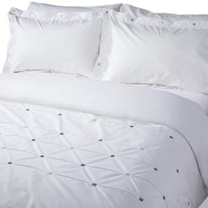 Jonelle Henley bed linen. 100% cotton percale. Mod