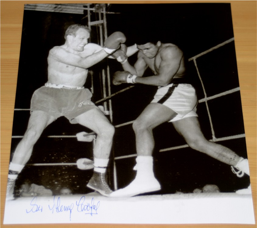 HENRY COOPER SIGNED 10 x 8 INCH B/W PHOTOGRAPH