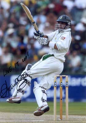 Herschelle Gibbs is an extrordinary cricketer. As a batsman he combines raw power with intelligent s