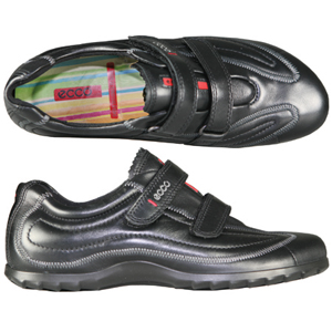 A sporty casual shoe from Ecco. With textile lining for optimum breathability, removable soft and mo