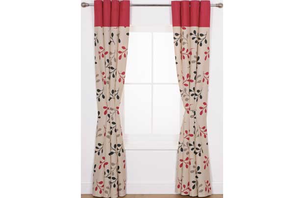 These Honeysuckle Curtains in Red will add a warm autumnal feel to your living area. A stylish and vibrant floral design makes this perfect to fit into a range of decorative themes. Made from 100% cotton. Made from 100% cotton. Unlined. Depth of head