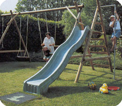 Attractive multiplay set that blends in well with the garden. Includes 3 wooden swing seats, ladder
