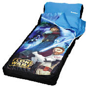 This junior ready bed features graphics Star Wars the clone wars film. It is made from 100 polyester