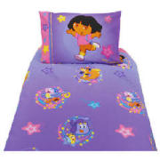 This single duvet cover set comes in lilac and features Dora the Explorer graphics to add a touch of
