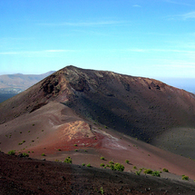 Discover the amazing moon-like volcanic landscapes of Lanzarote on this fascinating day trip from Gr