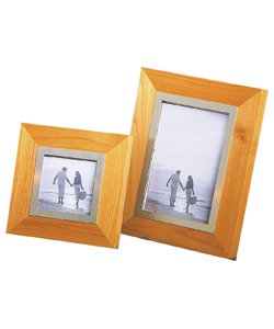 Set of 2. Large frame to fit a 4 x 6in picture. Sm