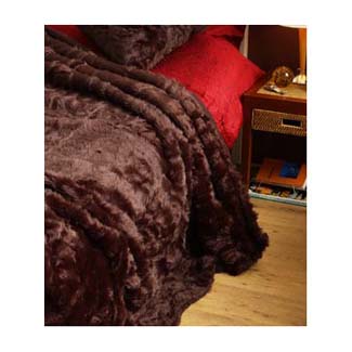 Enjoy the cosy warmth and contemporary decorative styling of this beautiful faux fur throw. Ideal