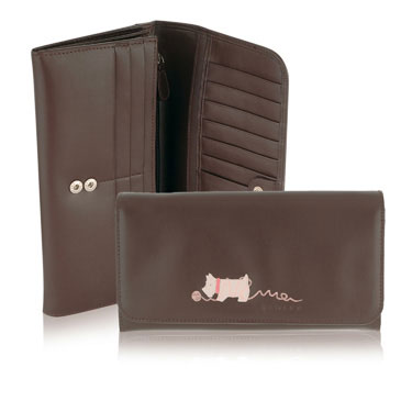 A large practical flapover wallet with great internal features. This smooth nappa leather wallet has