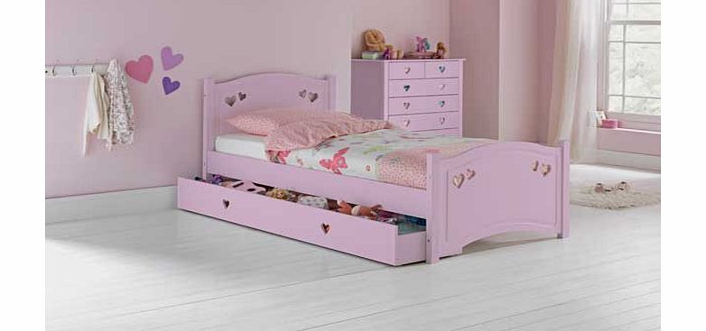 Create a relaxed bedroom setting for your little girl with the charming and sweet Mia collection. This gorgeous bed offers a combination of graceful curves and dainty cut out hearts for a delightful style. The delicate white finish offers a relaxing 