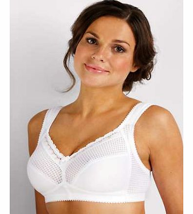 Perfectly cut cups keep the bust in place without flattening. Padded shoulder straps and hook and eye fastening adjustable at the back. Hand wash 34% Polyamide, 30% Cotton, 20% Polyester, 16% Lycra* Elastane*Lycra is a registered trademark of Invista