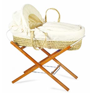 Snug and cosy palm Moses basket with ivory waffle