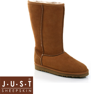 Sheepskin high leg boots with round toe. The Muggi boots feature sheepskin lining and seam stitch de