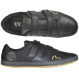 A casual trainer style from Evisu. With twin Velcro straps, embroiderd branding and a fish inspired 
