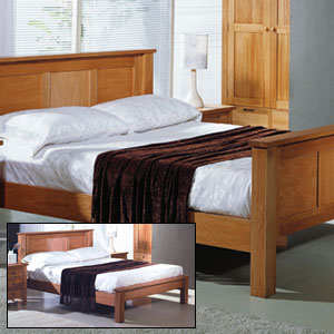 The Headlam This Solid Oak bedstead offers a contemporary feel to any bedroom. Slatted base as