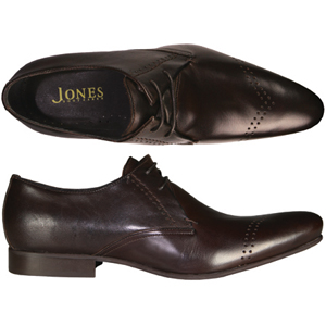 A modern lace-up from Jones Bootmaker. With curved two eyelet lacing, long slightly up-turned toe an